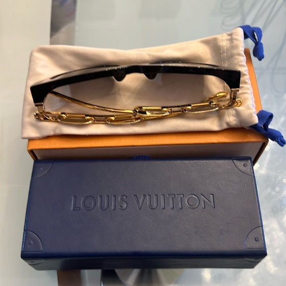 Authentic Louis Vuitton Cat-Eye edgeSunglasses from 2022 Collection by Nicolas! - Picture 9 of 16